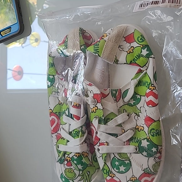 Out of stock Grinch shoes - Picture 3 of 4